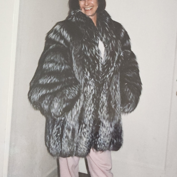 I Magnin Crystal Silver and Black Fox Fur Coat - Picture 9 of 11